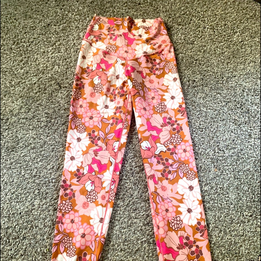 pink patterned aerie crossover leggings!
